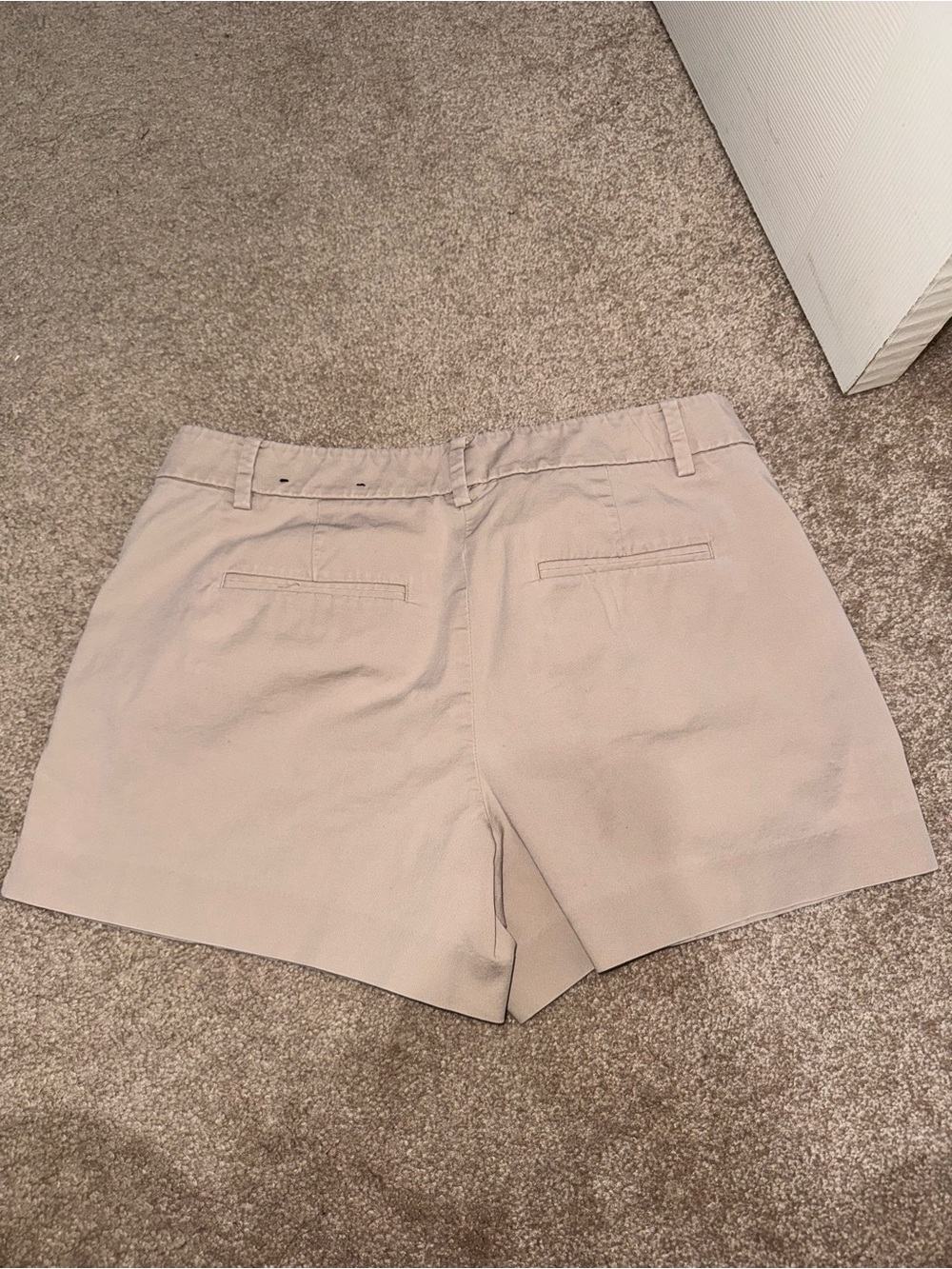 CLEARANCE Ann Taylor Light Beige Cotton Kahki Shorts - Picture 2 of 5